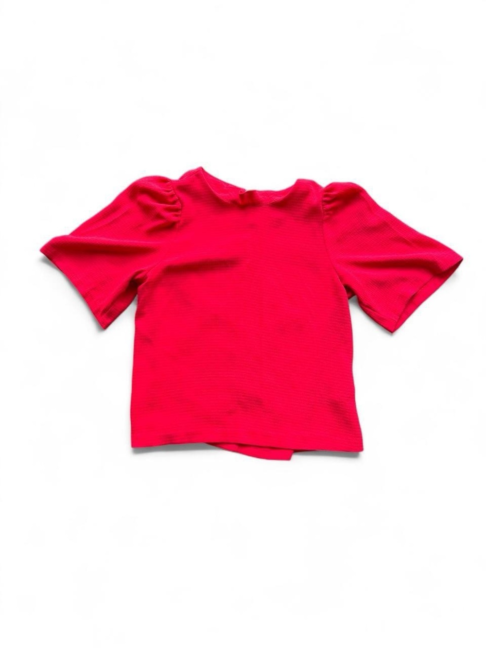 ✨ Red H&M blouse
with subtle vertical ribbed texture, size
US 10✨